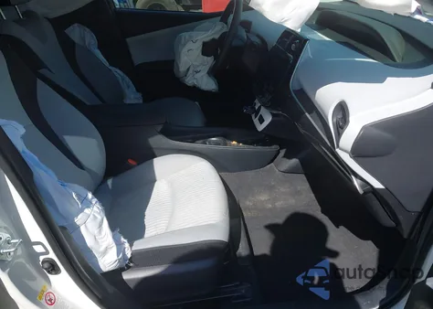 2018 Toyota Prius Two Eco z USA, uszkodzony, nr VIN JTDKARFU7J3068428